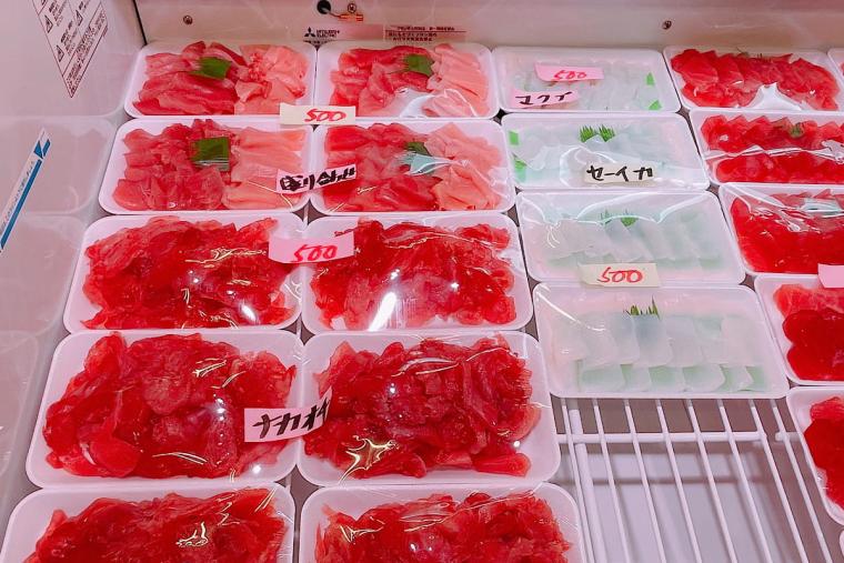 「なはまぐろ市場」（那覇市）