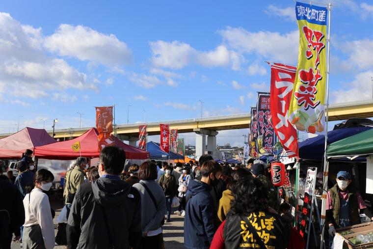 日曜朝のお楽しみ！青森八戸・日本最大級「館鼻岸壁朝市」の2024シーズンがスタート