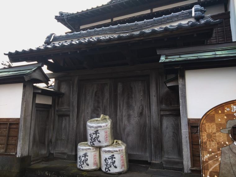 杜氏による解説付きの酒蔵見学もできる！水木しげるロード近くにある老舗「千代むすび」｜鳥取県境港市