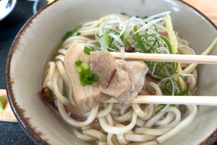 麺好き店主が行きついたクファ（硬い）麺「崎濱製麺」（恩納村）