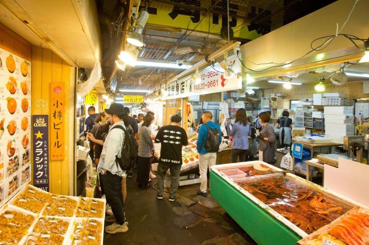 「小樽三角市場」