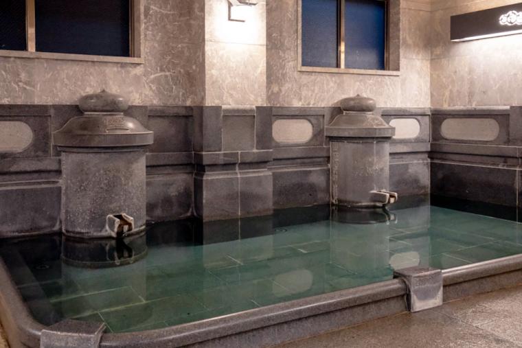 「霊の湯」男子浴室