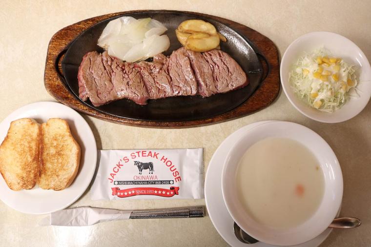 【沖縄】沖縄で一番のステーキ店！？『ジャッキーステーキハウス』の人気と魅力を堪能できるオススメのグルメ（那覇市）