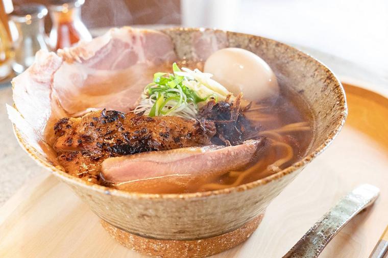 沖縄そばを世界へ。大人気行列店が新店舗オープン！新次元の”沖縄そば”を「EIBUN Tsuboya」（那覇市）