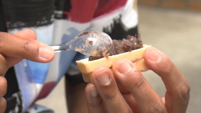 【静岡県三島市】裏路地でローカルな食べ歩き 青果店のフルーツパフェにハート型の三島コロッケ