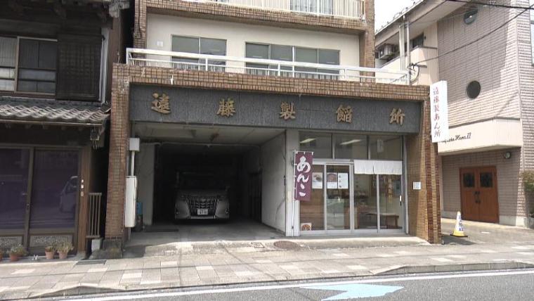 【静岡県三島市】裏路地でローカルな食べ歩き 青果店のフルーツパフェにハート型の三島コロッケ