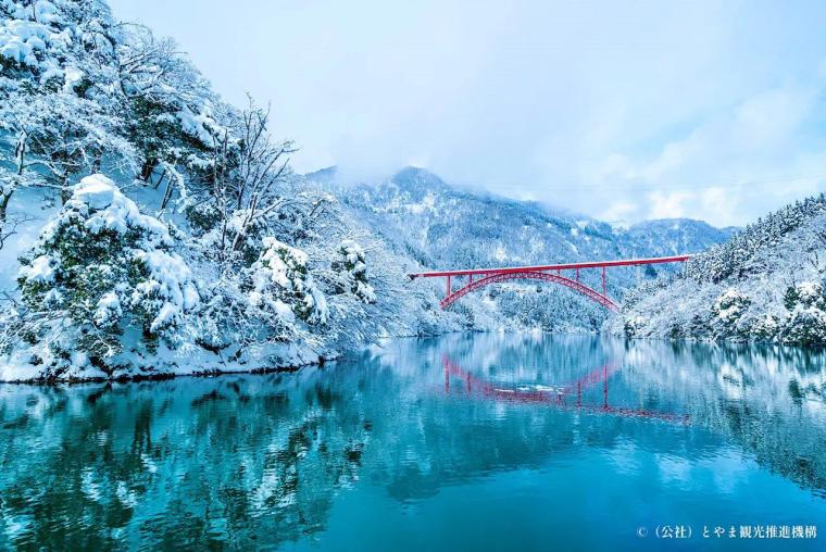 【庄川峡遊覧船】秋は紅葉、冬は雪景色…子供も飽きない富山の絶景おでかけ