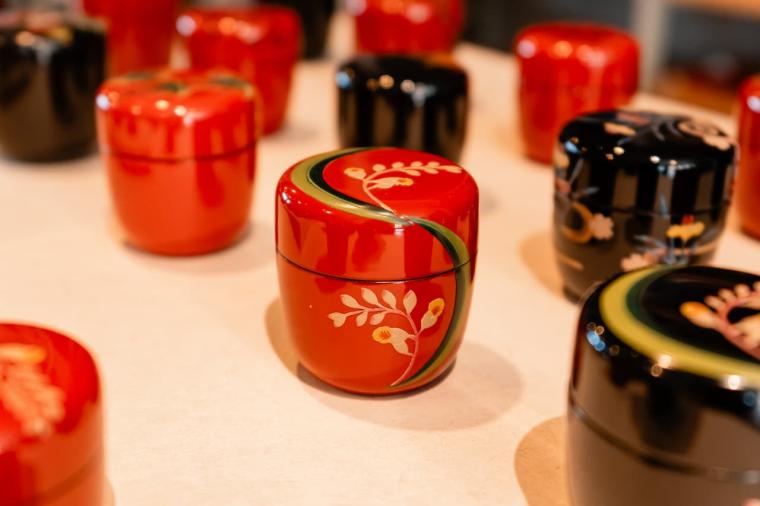 沖縄の人気飲食店のメニューを琉球漆器で愉しむ「CAFE 角萬」（那覇市）