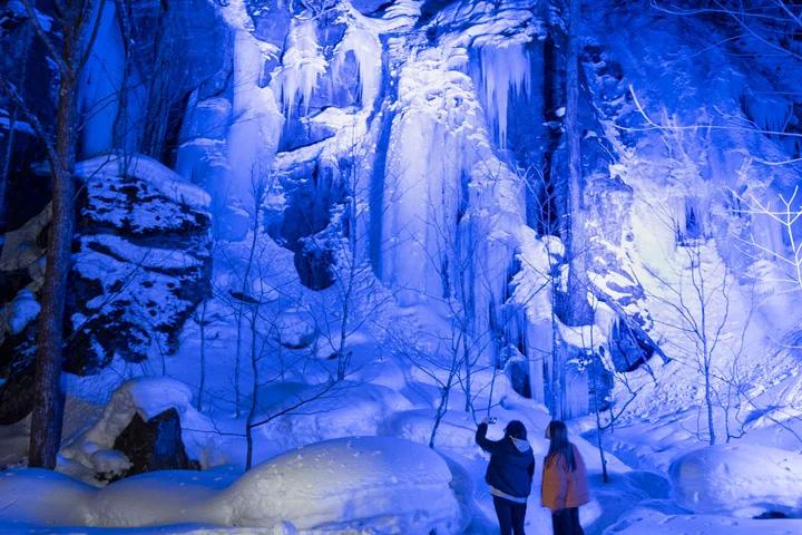 冬の奥入瀬渓流 氷爆・氷柱