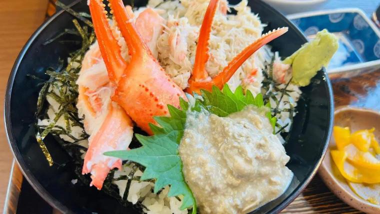 北陸旅で食べたい【富山の海鮮グルメ】漁師オーナー山盛り丼や漁協・鮮魚店直営の漁港メシ…地元民も驚く海鮮グルメ
