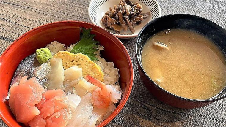 北陸旅で食べたい【富山の海鮮グルメ】漁師オーナー山盛り丼や漁協・鮮魚店直営の漁港メシ…地元民も驚く海鮮グルメ