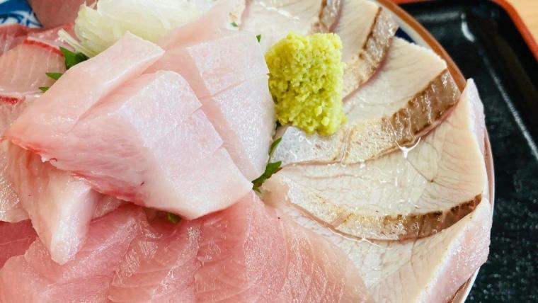 北陸旅で食べたい【富山の海鮮グルメ】漁師オーナー山盛り丼や漁協・鮮魚店直営の漁港メシ…地元民も驚く海鮮グルメ