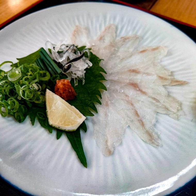 【鳥取県米子市】とらふぐ料理が味わえる温泉施設内のレストラン。名水で育てた陸上養殖のとらふぐとは？