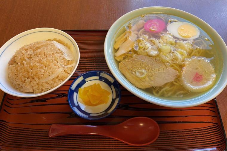 「ドライブインしらかば茶屋」