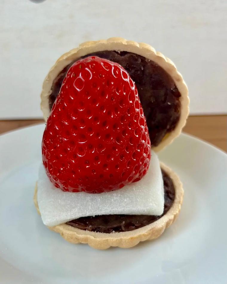 大粒いちごを楽しむ富山のいちご狩り【砺波・私と苺】併設カフェでは完熟いちごのパフェや大福も