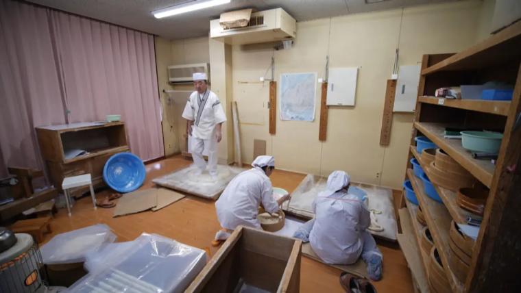 加賀藩献上の“幻のうどん”【高岡屋本舗】手延べ製法を260年以上守り続ける氷見糸うどん