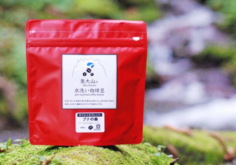 奥大山のきれいな水が生む澄んだコーヒー。廃校の理科室で焙煎される「奥大山の水洗い珈琲豆」｜鳥取県江府町