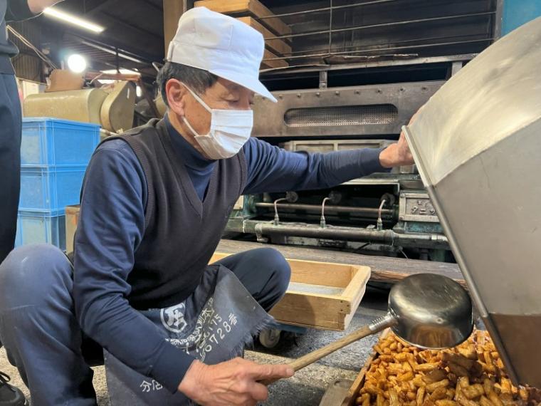 【静岡県掛川市・平松商店】作るのに 7日かかる“絶品あられ” 食べる手が止まらない！職人技の結晶