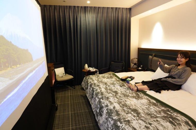 お部屋にシアター！ラウンジが使えて美容機器も借り放題の「THE LIVELY 東京麻布十番」で女子会＆推し活