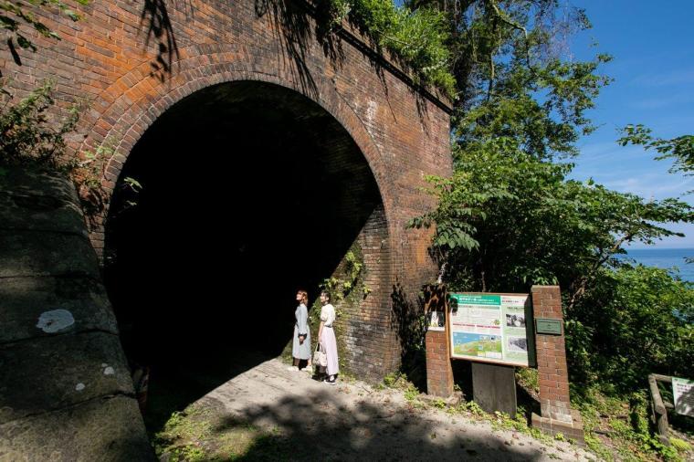親不知コミュニティロード