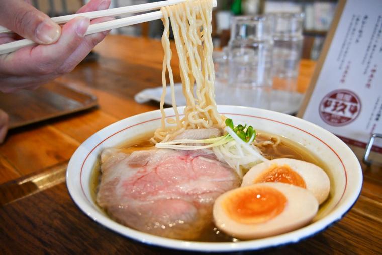 鳥取県鳥取市の、ミシュランを獲得した最高の 1 杯。店主の”好き”が詰まった鶏清湯ラーメン