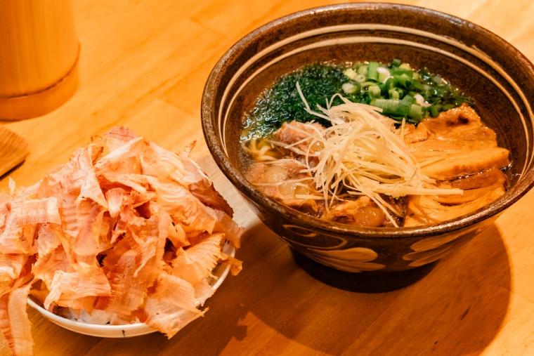 沖縄を味わい尽くす！2025 年沖縄グルメ店ランキング TOP30【地域別】地元ローカルも観光客も食欲を満たせる名店