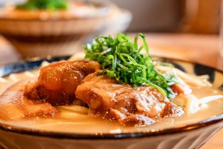 沖縄を味わい尽くす！2025 年沖縄グルメ店ランキング TOP30【地域別】地元ローカルも観光客も食欲を満たせる名店