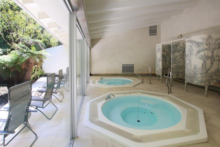 BOTANICAL POOL CLUB