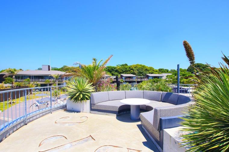 BOTANICAL POOL CLUB