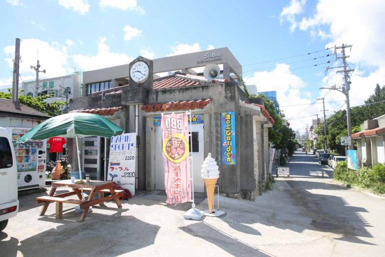 都会のまんなかにエメラルド！那覇市街からすぐ行けるオアシス「波の上ビーチ」を徹底解剖（那覇市）