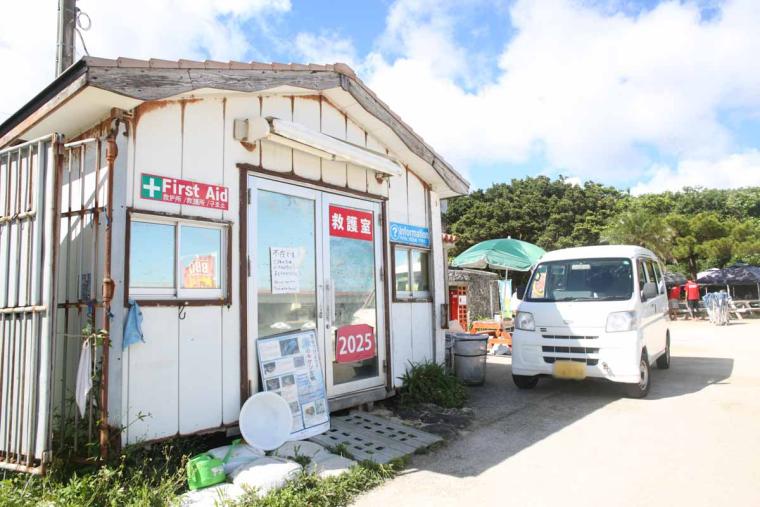 都会のまんなかにエメラルド！那覇市街からすぐ行けるオアシス「波の上ビーチ」を徹底解剖（那覇市）