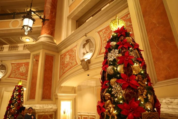 特別な 1 日を。クリスマスだけの光と魔法に包まれた「ディズニーホテル」へ