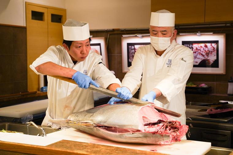 アオアヲナルトリゾート マグロ解体ショー