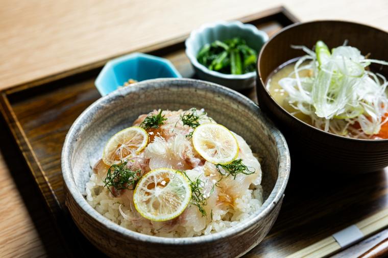「甚六朝市食堂」海鮮丼