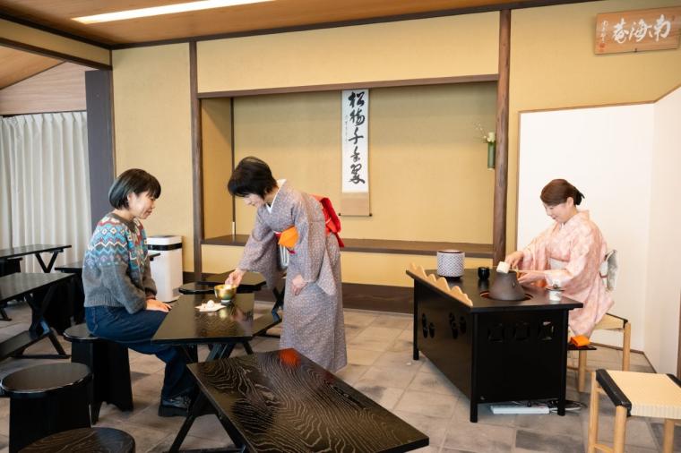 立礼茶席と千利休の茶室