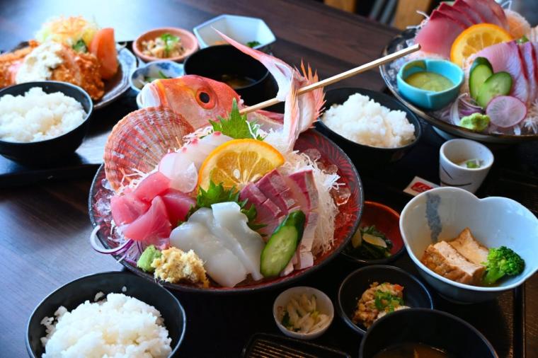 インパクト抜群の見た目＆ボリュームで大人気「市場レストラン 西村商店」