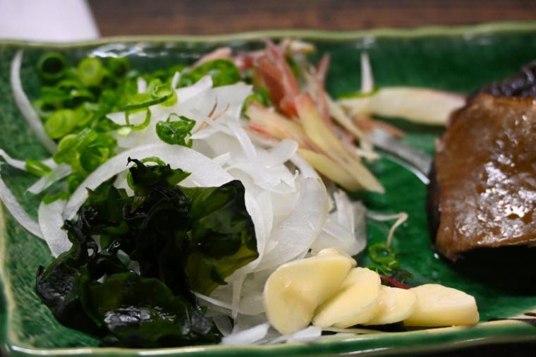 【高知】予約不要で藁焼き体験ができるカツオのタタキ専門店「土佐タタキ道場」