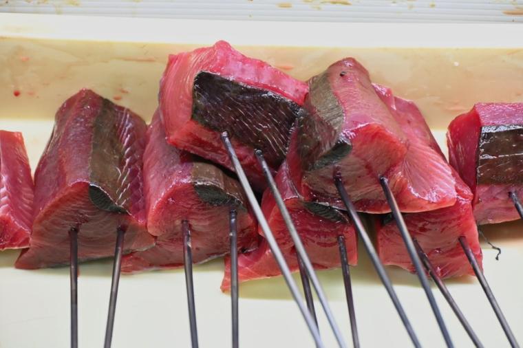 【高知】予約不要で藁焼き体験ができるカツオのタタキ専門店「土佐タタキ道場」