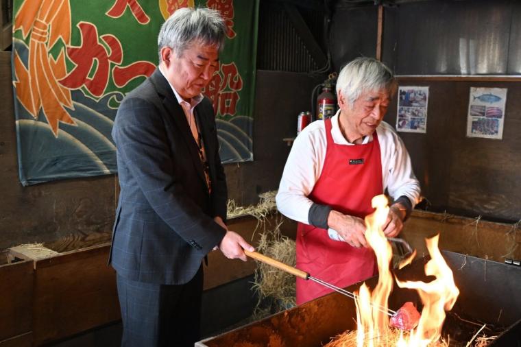 【高知】予約不要で藁焼き体験ができるカツオのタタキ専門店「土佐タタキ道場」