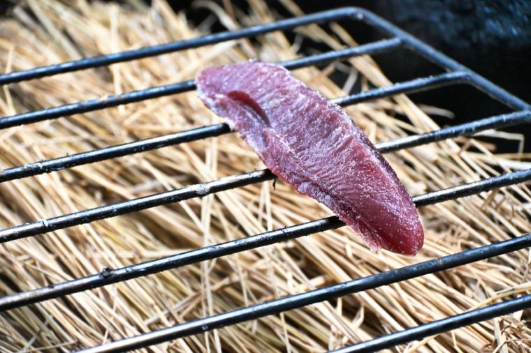 【高知】出来立ての絶品タタキ!!藁焼き体験もできる「黒潮工房」