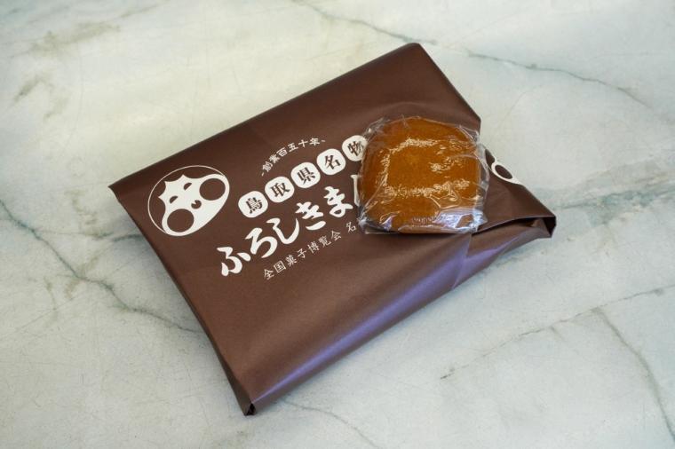 160年以上の歴史を誇る鳥取名物「ふろしきまんじゅう」。黒糖香る、ふんわり蒸し饅頭！