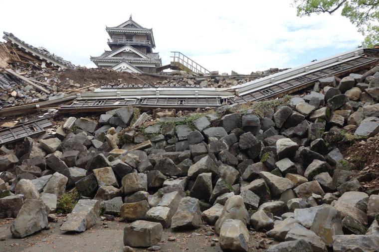 熊本城 地震で崩れた石垣