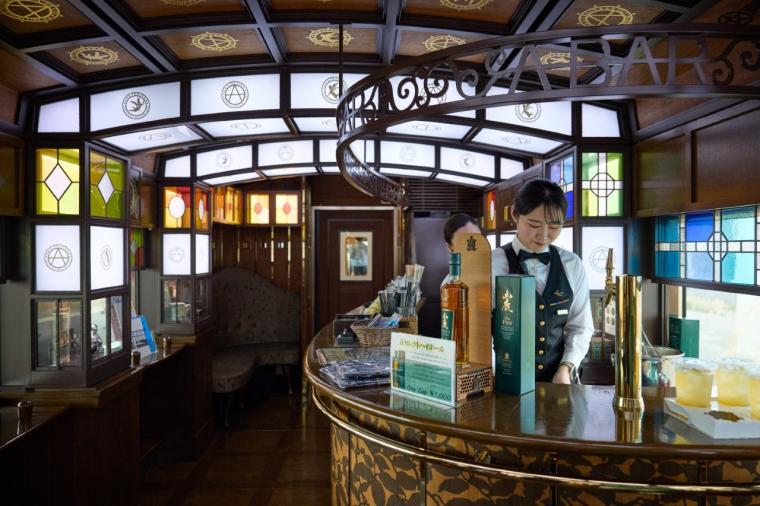 バーカウンター「A-TRAIN BAR」
