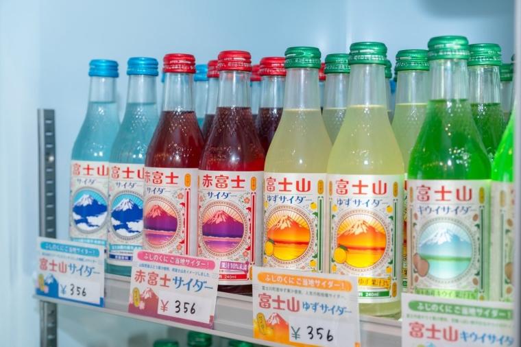 【静岡】新鮮生しらす、ジェラート、ビール、海風感じる温泉まで。東京から1時間で叶う港町・用宗の旅