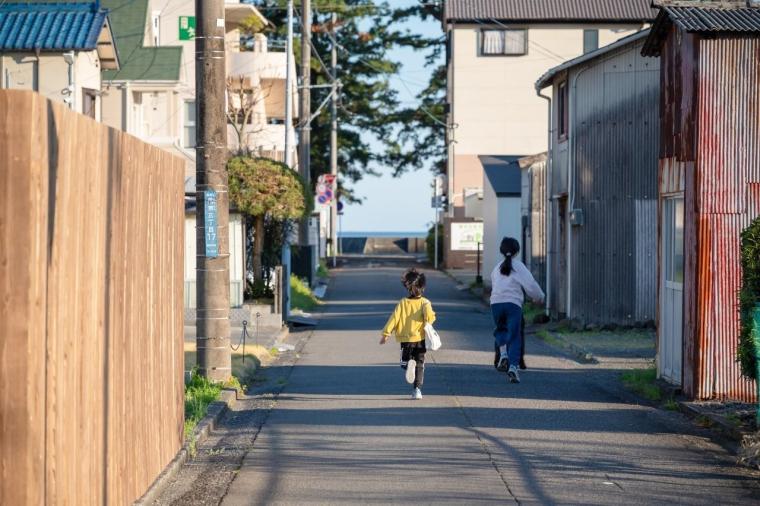 【静岡】新鮮生しらす、ジェラート、ビール、海風感じる温泉まで。東京から1時間で叶う港町・用宗の旅
