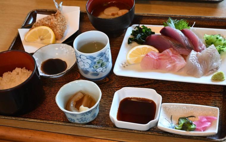 創業40年！高知の人気食事処「帆竿」