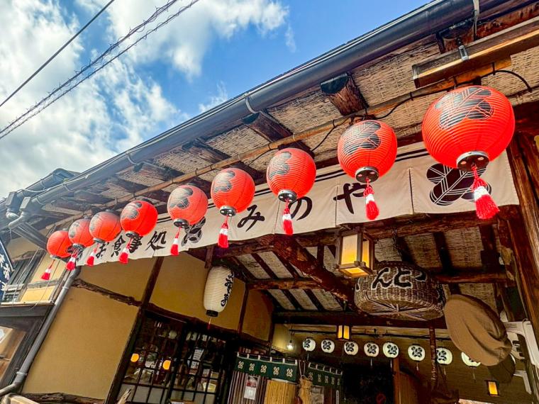 山陰の小京都で味わう、郷土料理と和食のお店。窓からは SL を眺めることも！｜島根県津和野町