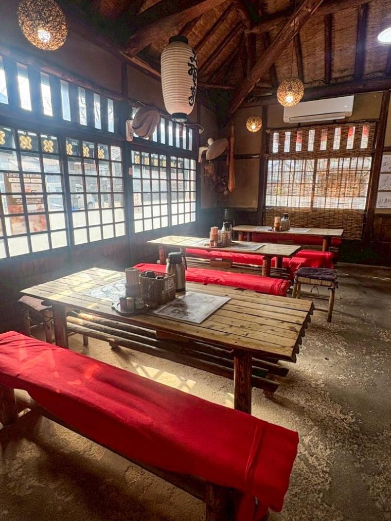 山陰の小京都で味わう、郷土料理と和食のお店。窓からは SL を眺めることも！｜島根県津和野町