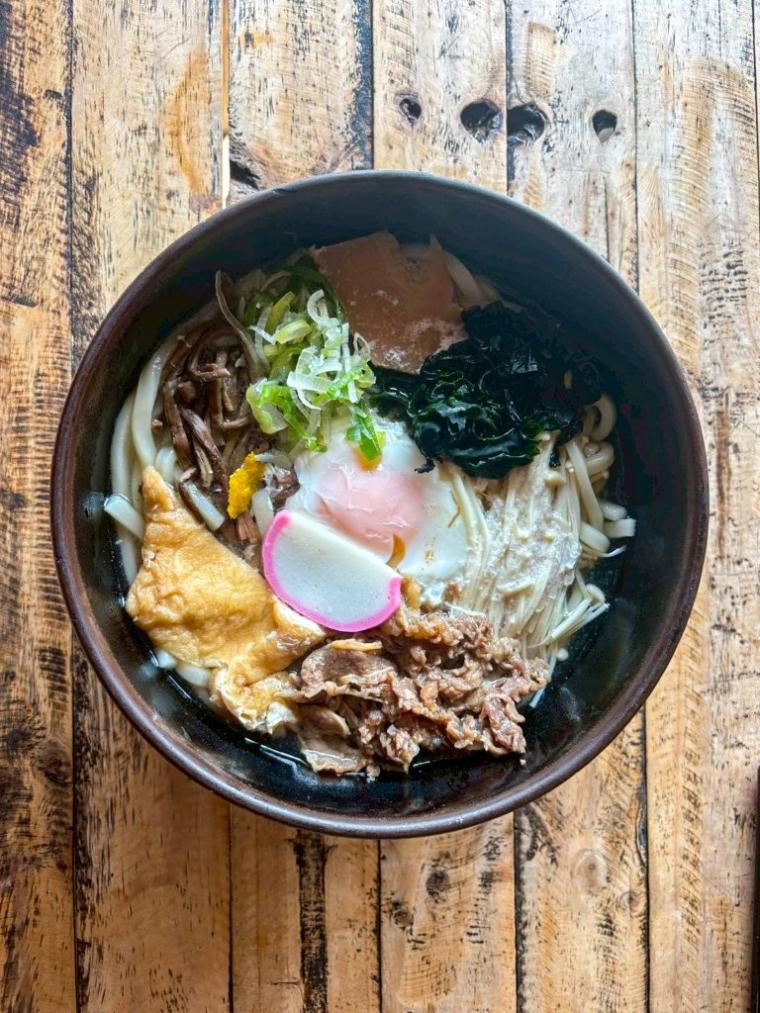 山陰の小京都で味わう、郷土料理と和食のお店。窓からは SL を眺めることも！｜島根県津和野町
