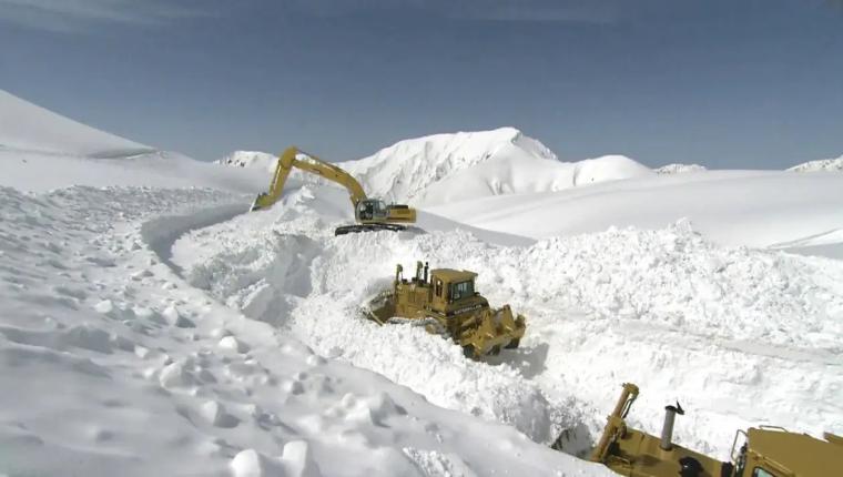 高さ 10m 超！【雪の大谷のヒミツ】世界でも希少な“雪の壁”はどうやって作る？